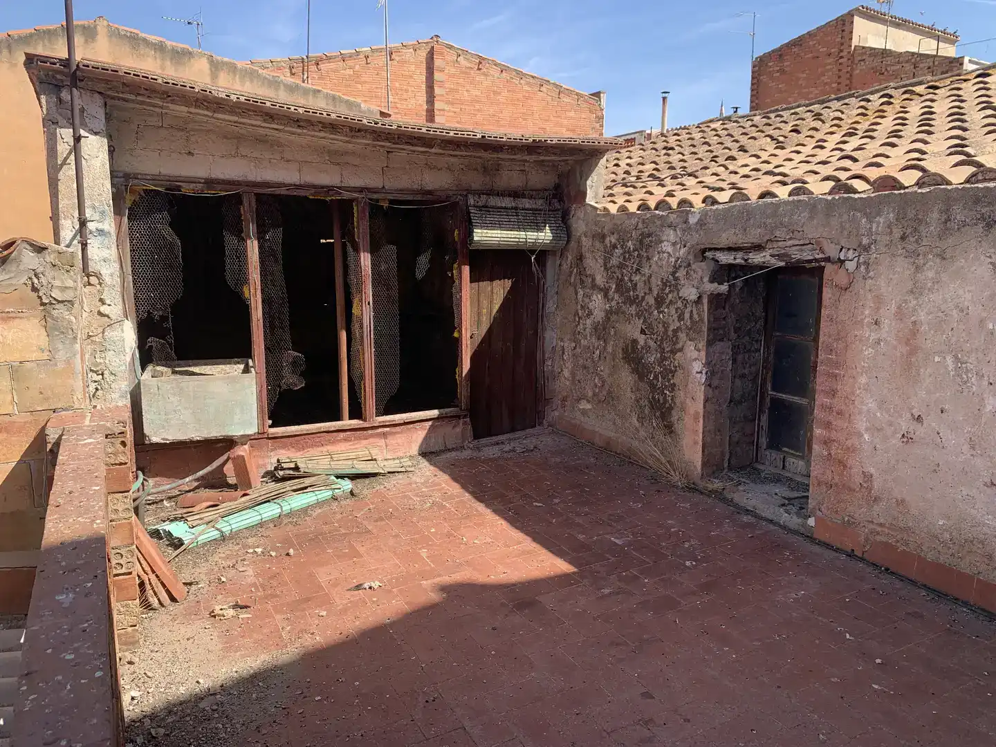 Vista exterior de Casa adosada en venda en El Rourell amb Balcó