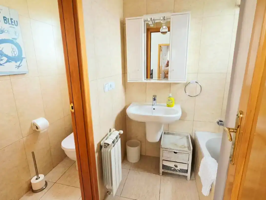 Badezimmer von Wohnung zur Miete in Gata de Gorgos mit Klimaanlage, Privatgarten und Schwimmbad