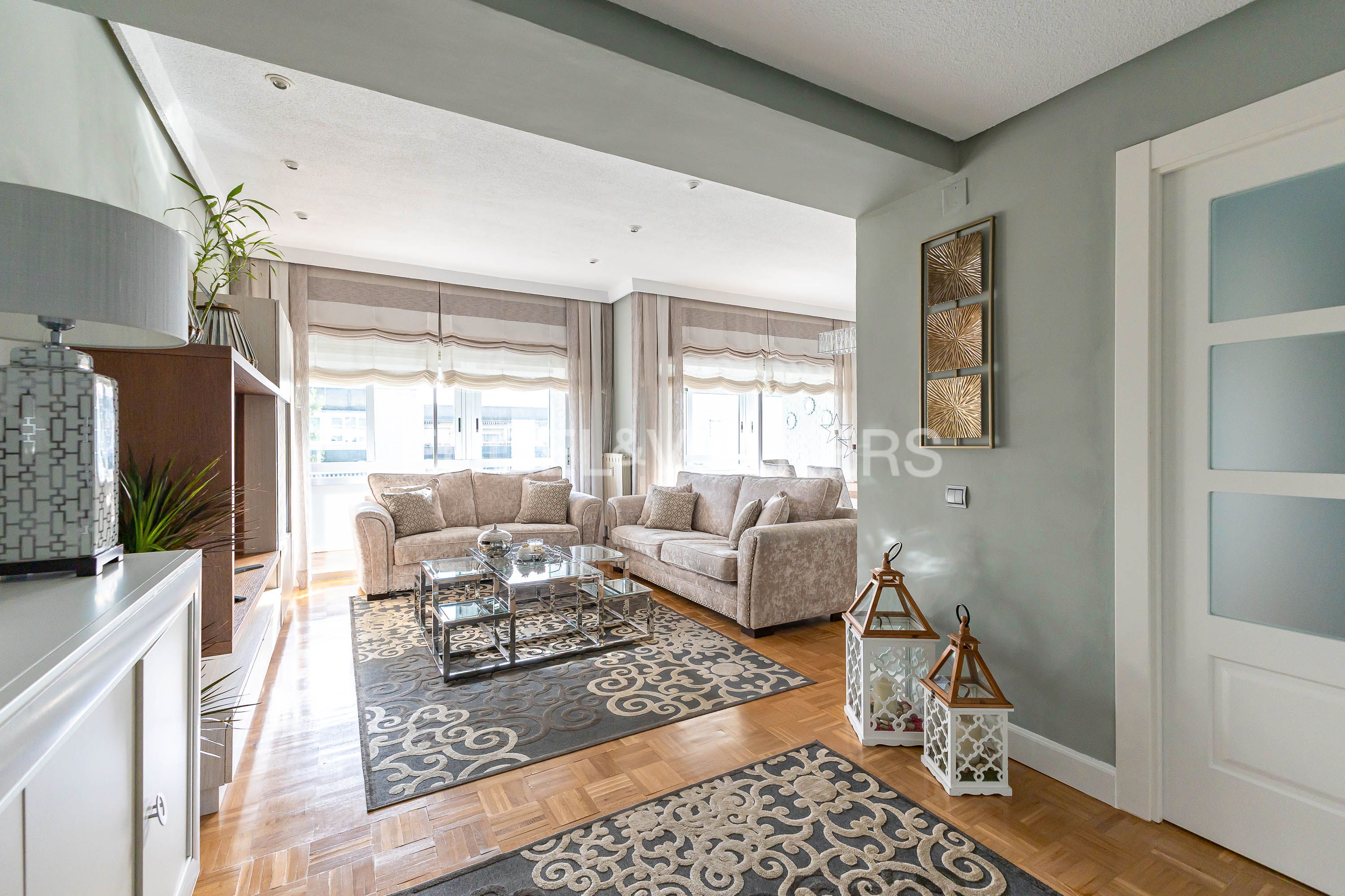 Sala de estar de Apartamento en venta en Majadahonda con Calefacción, Parquet y Piscina