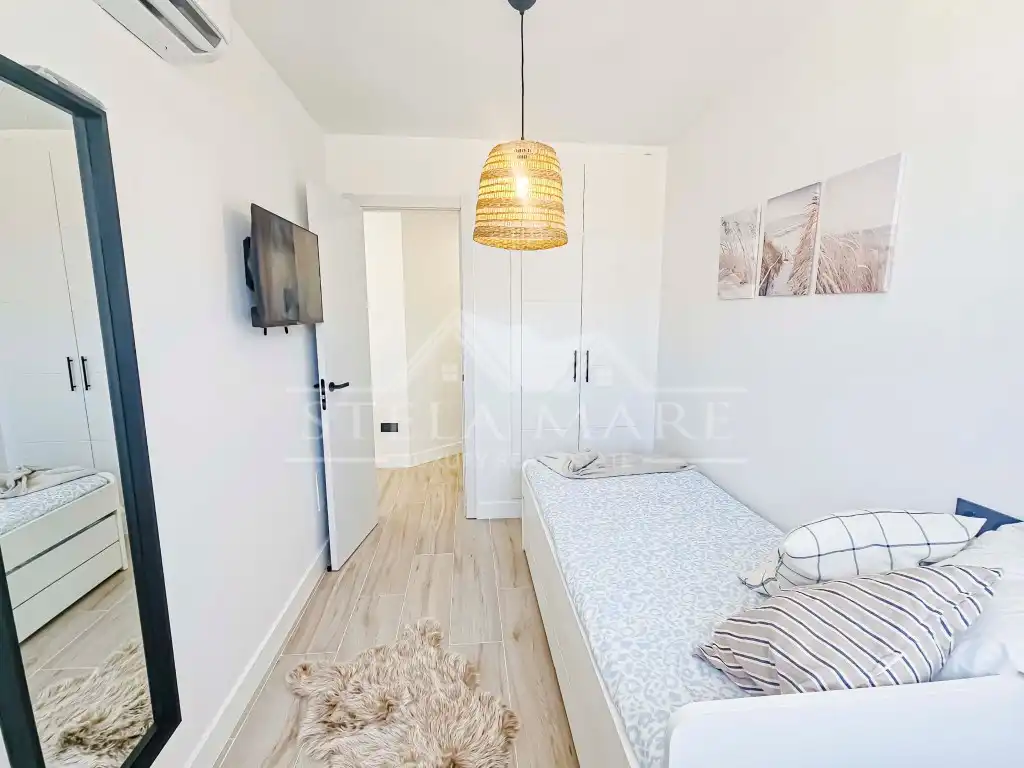 Dormitori de Apartament en venda en Nerja amb Aire condicionat, Terrassa i Moblat