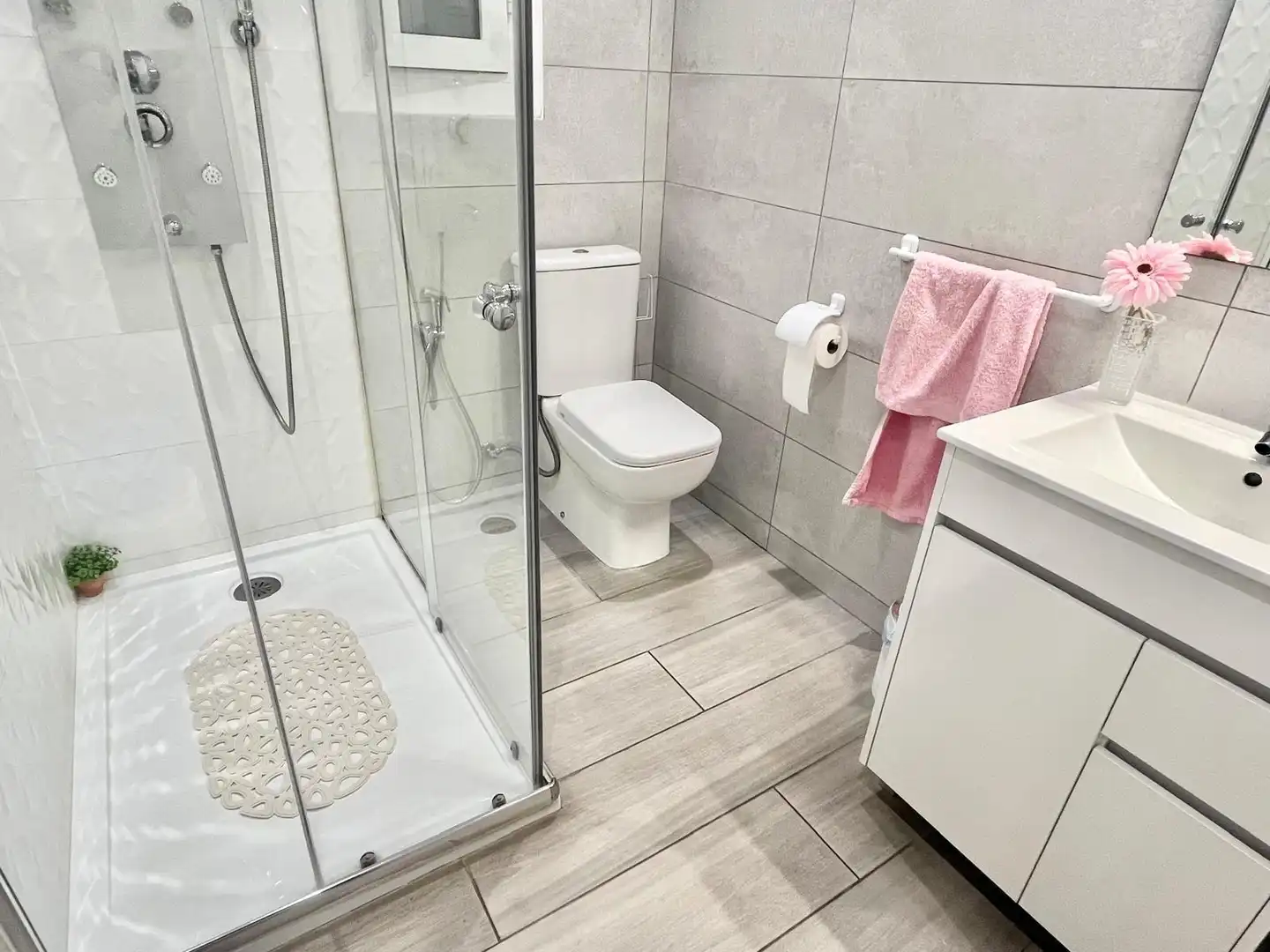 Baño de Ático en venta en Cerdanyola del Vallès con Aire acondicionado, Calefacción y Parquet