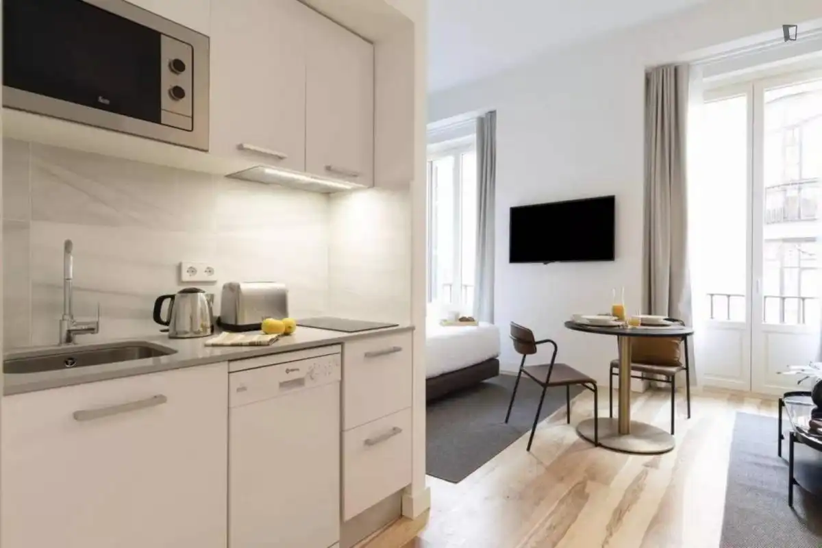 Study for rent in Cortes - Huertas