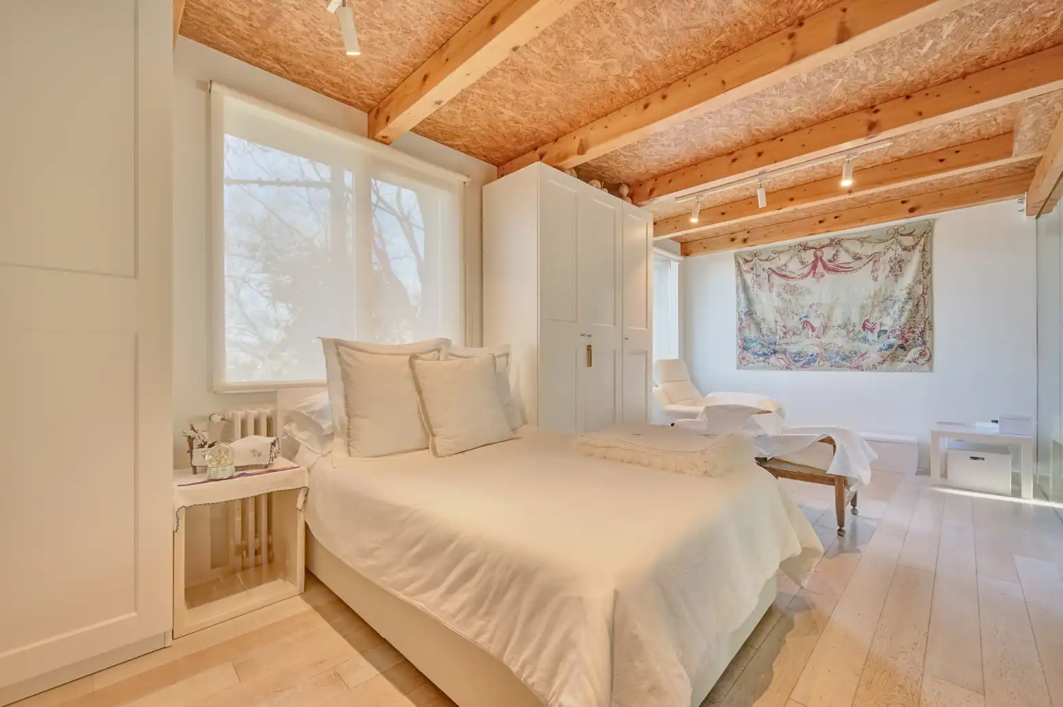 Habitación de Casa adosada en venta en  Pamplona / Iruña con Calefacción, Jardín privado y Parquet
