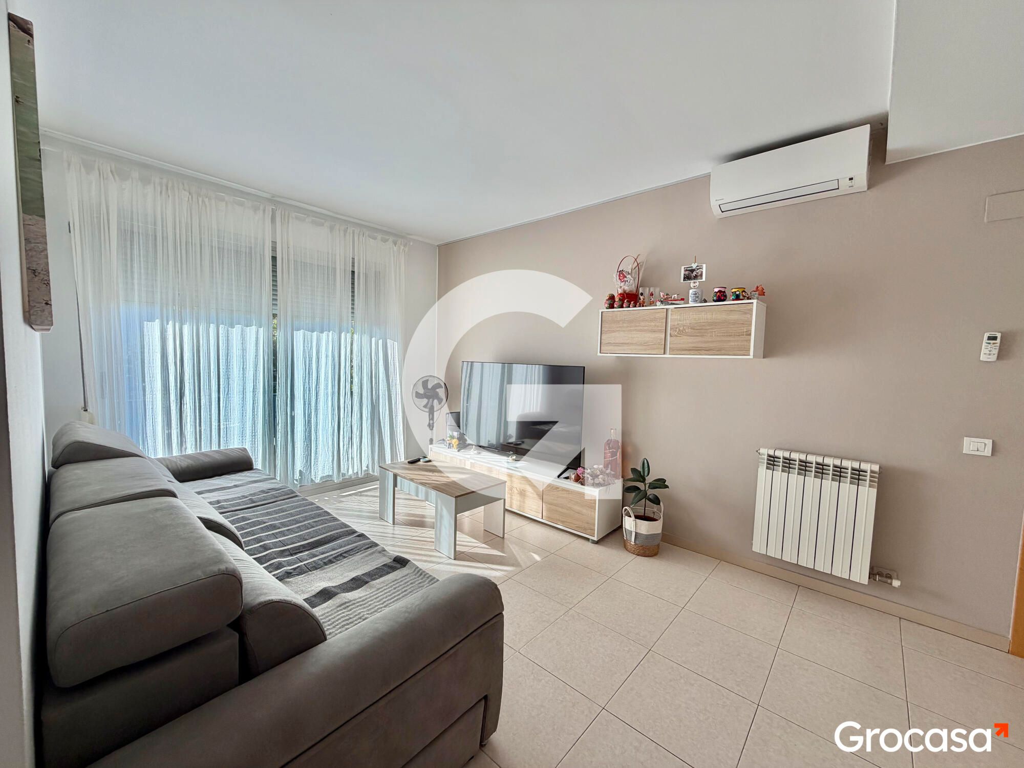 Living room of Flat for sale in Terrassa  with Air Conditioner, Heating and Oven
