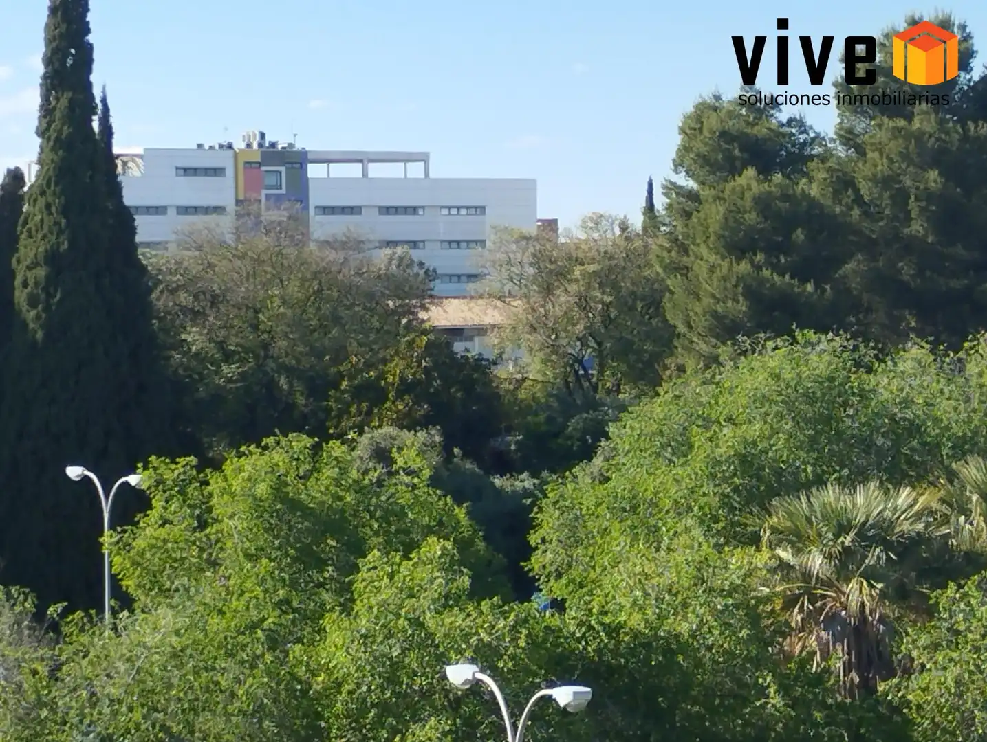 Vista exterior de Piso en venta en Mairena del Aljarafe con Aire acondicionado y Balcón