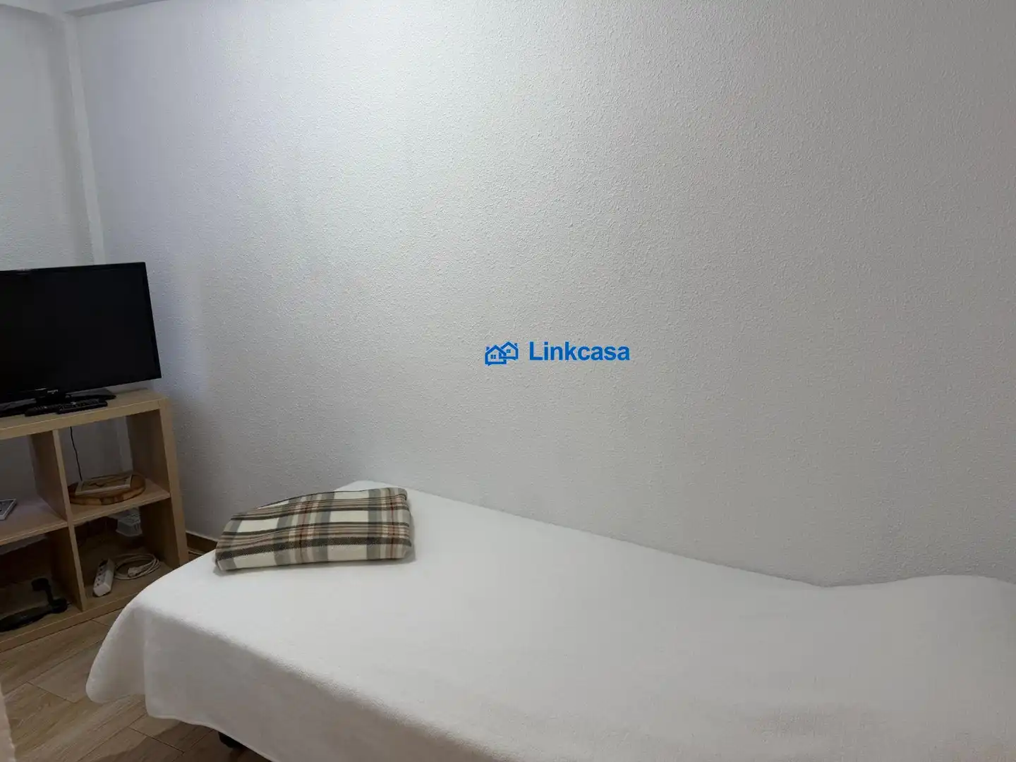 Habitación de Piso en venta en Madrid con Calefacción, Terraza y Balcón