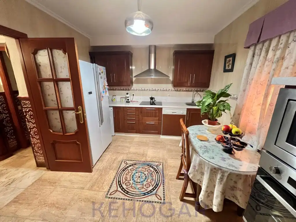 Kitchen of Houses for sale in Dos Hermanas