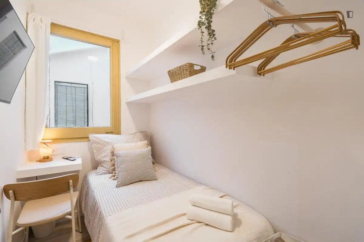 Bedroom of Apartments for share in  Barcelona Capital  with Heating, Furnished and Oven