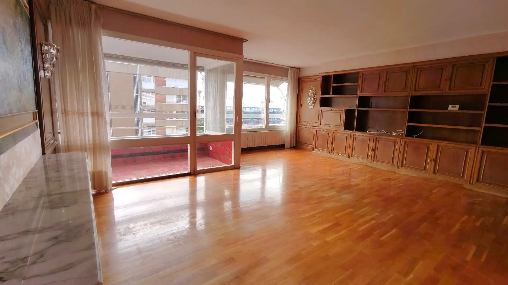 Sala de estar de Piso en venta en Barcelona con Calefacción, Parquet y Horno
