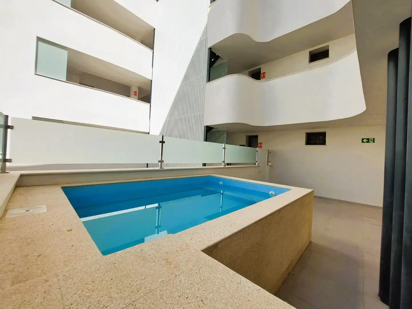 Schwimmbecken von Wohnung zum Verkauf in Estepona mit Klimaanlage, Heizung und Terrasse