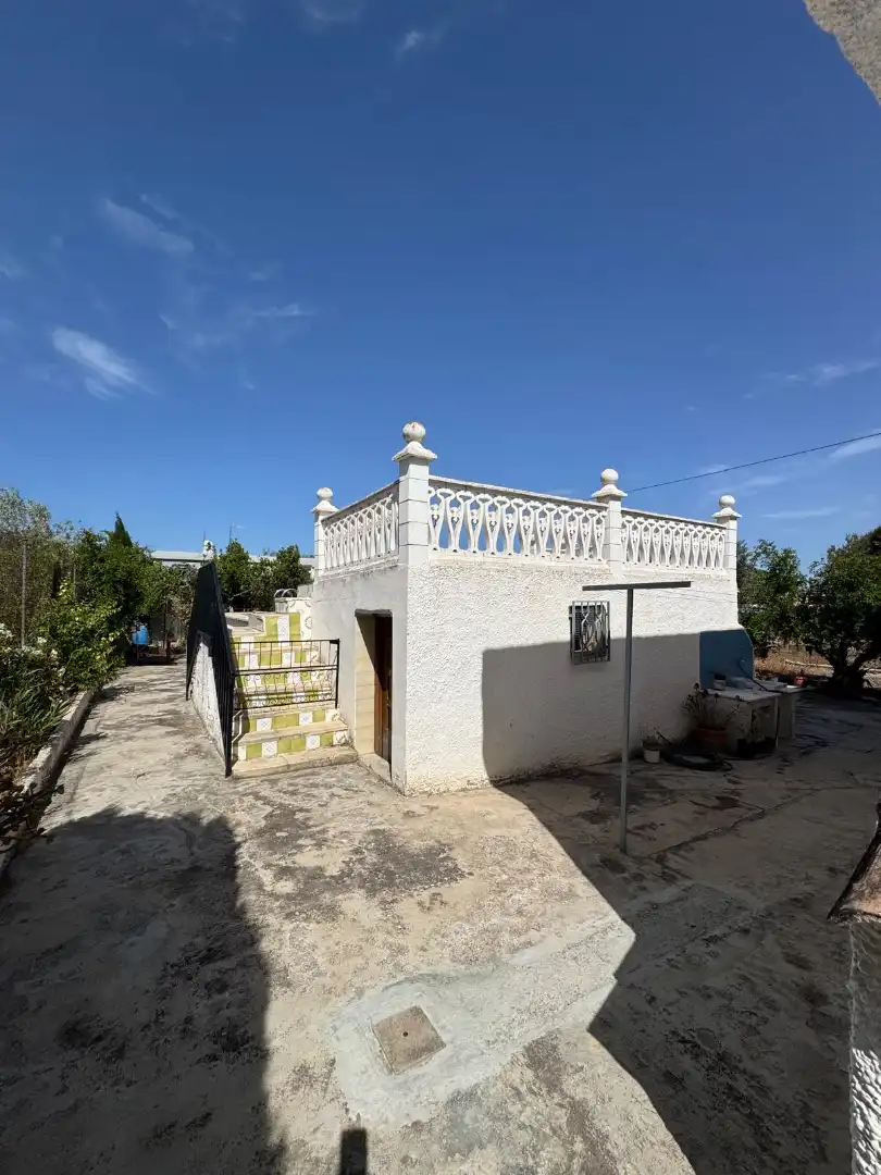 Vista exterior de Casa o xalet en venda en Llíria amb Jardí privat, Terrassa i Piscina