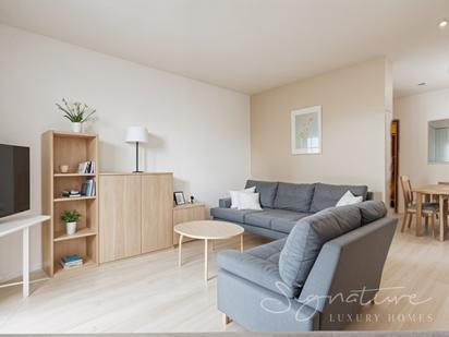 Living room of Single-family semi-detached for sale in Sant Cugat del Vallès  with Air Conditioner, Heating and Private garden
