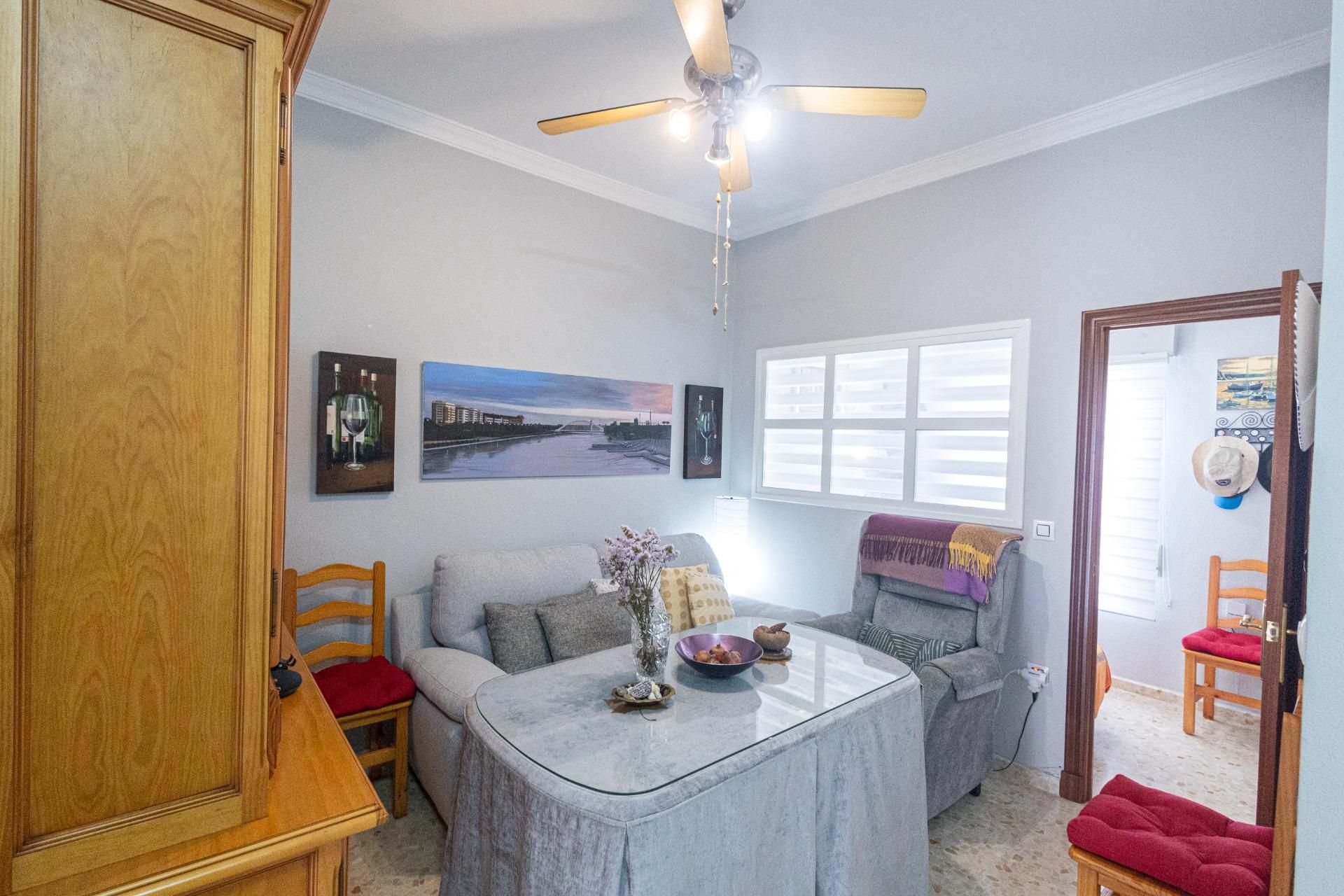 Wohnzimmer von Erdgeschoss zum Verkauf in Chipiona mit Klimaanlage und Möbliert