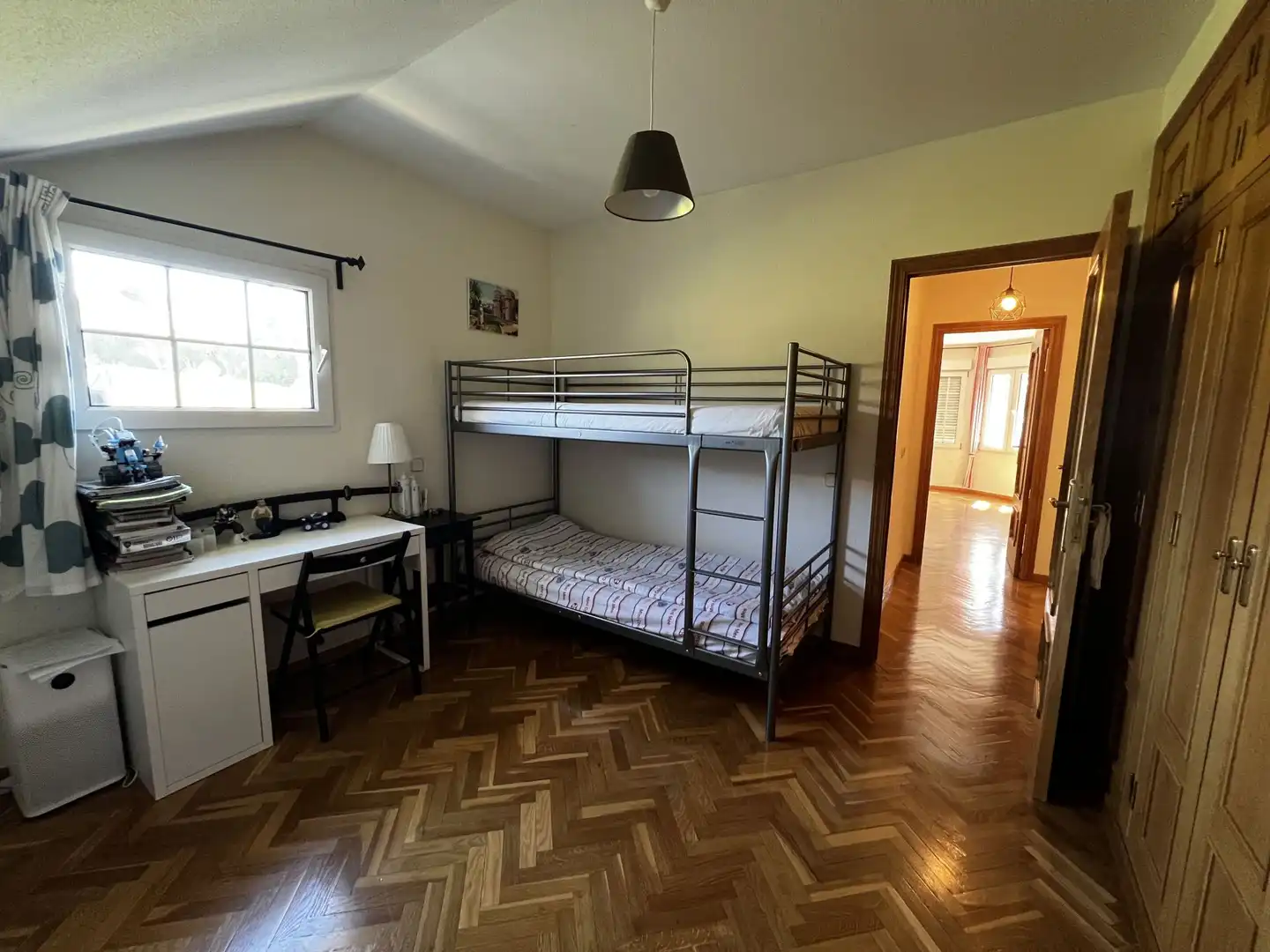 Dormitori de Casa o xalet en venda en Boadilla del Monte amb Aire condicionat, Jardí privat i Traster