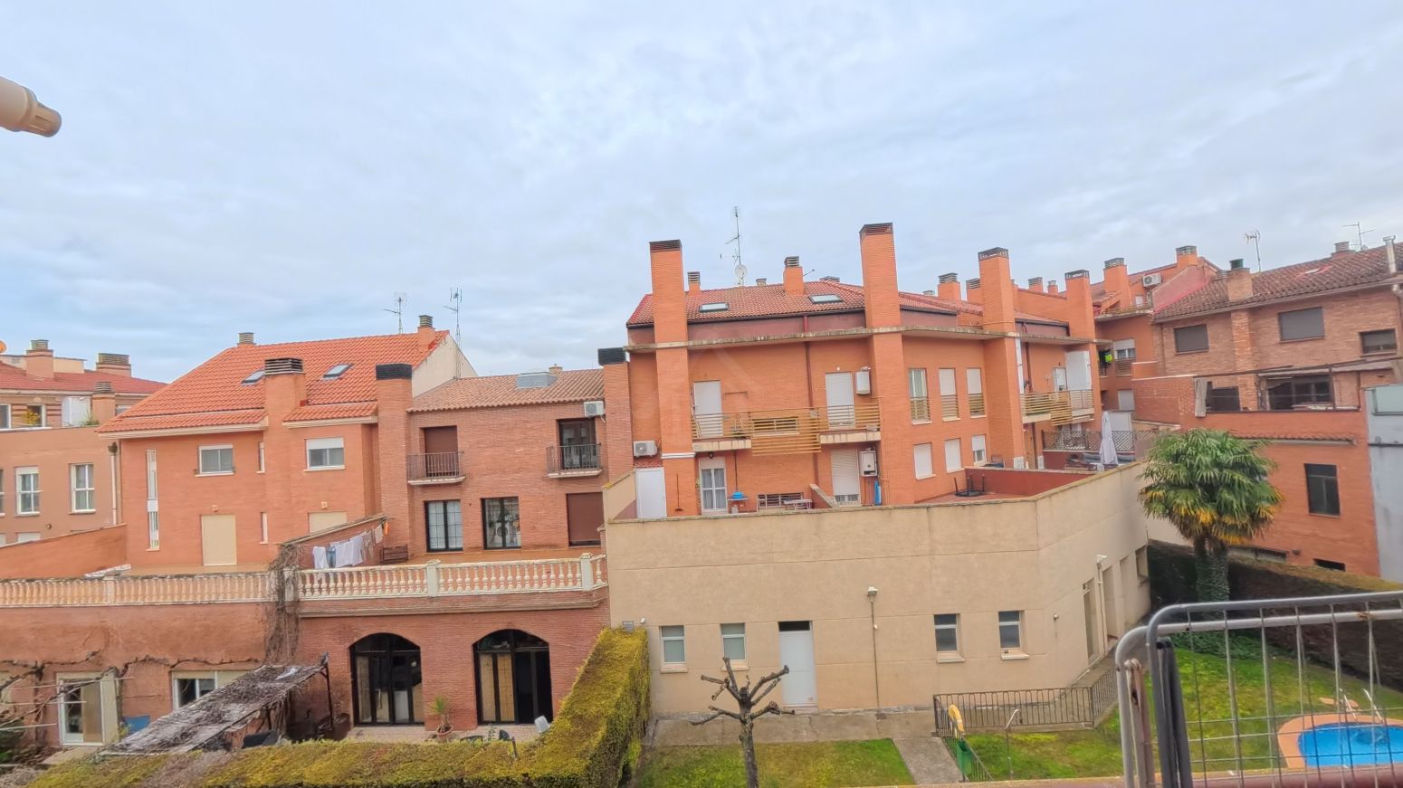 Vista exterior de Pis en venda en Villamediana de Iregua amb Calefacció, Jardí privat i Parquet