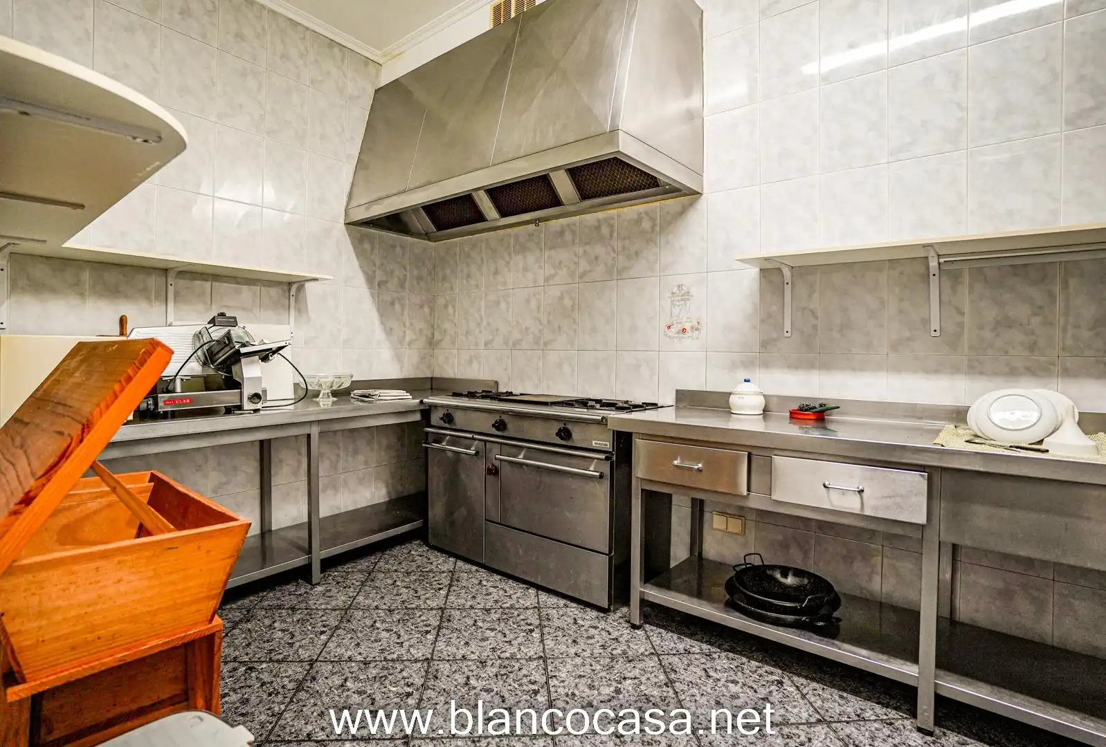 Kitchen of Commercial properties for rent in A Laracha    with Furnished