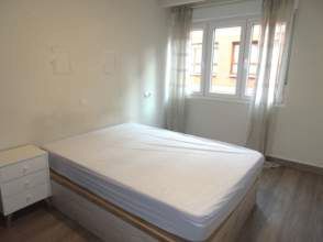 Bedroom of Flat for rent in Gijón   with Parquet flooring, Furnished and Washing machine