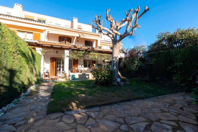 Casa adosada en Venta en La Cañada