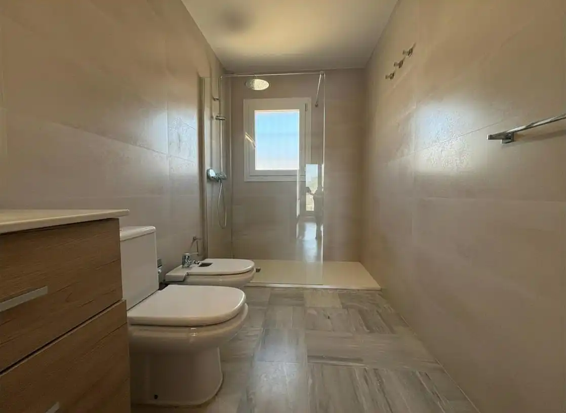 Baño de Casa o chalet en venta en Algeciras con Calefacción, Jardín privado y Terraza