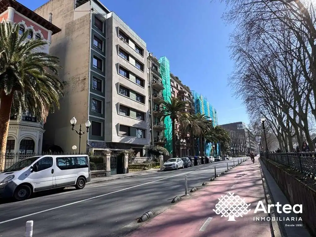 Vista exterior de Pis en venda en Bilbao  amb Calefacció i Traster