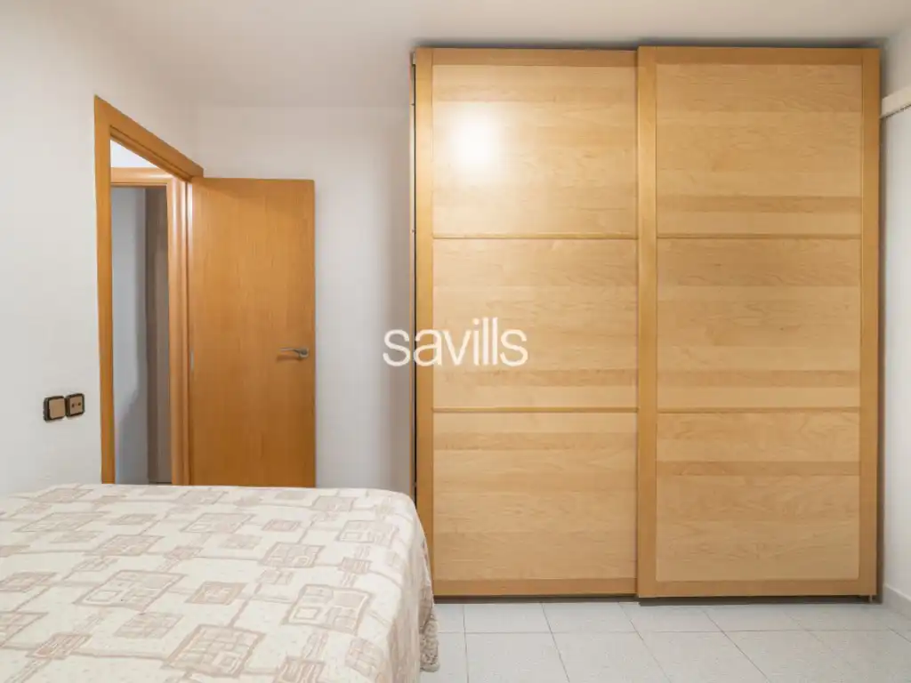 Dormitori de Apartament en venda en L'Hospitalet de Llobregat amb Aire condicionat