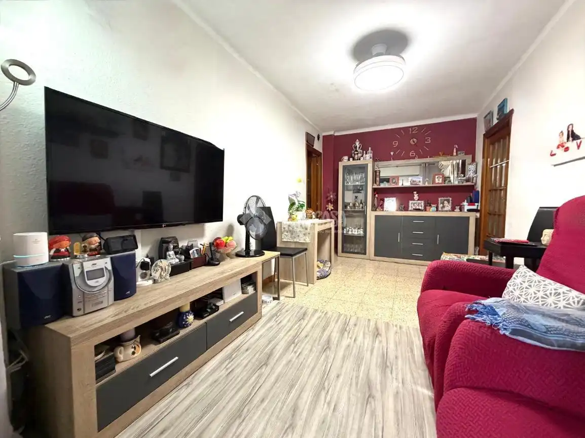 Flat with terrace for sale in Salut - Lloreda, imagen 6