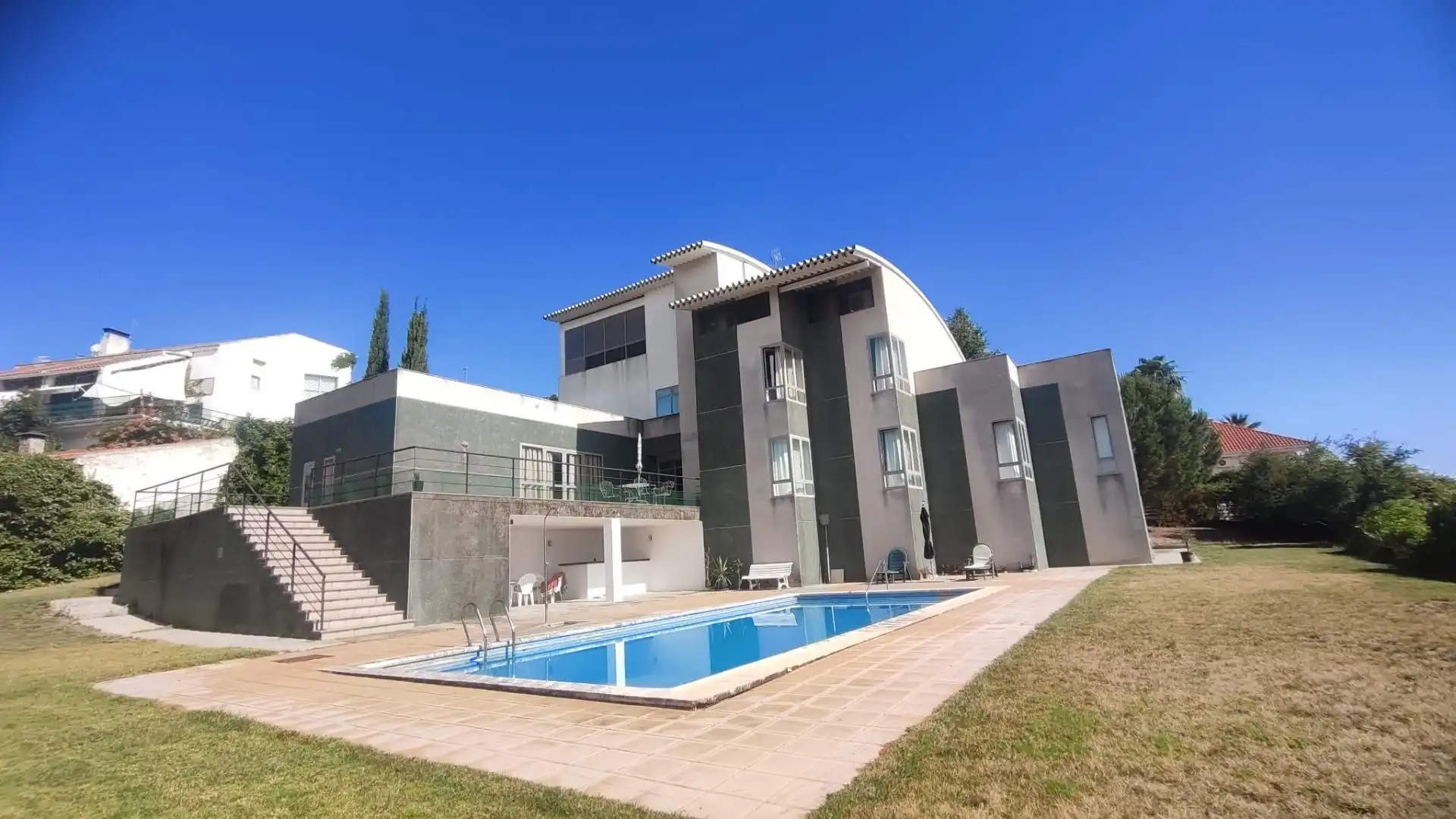 Vista exterior de Casa o xalet en venda en Badajoz amb Aire condicionat, Calefacció i Jardí privat