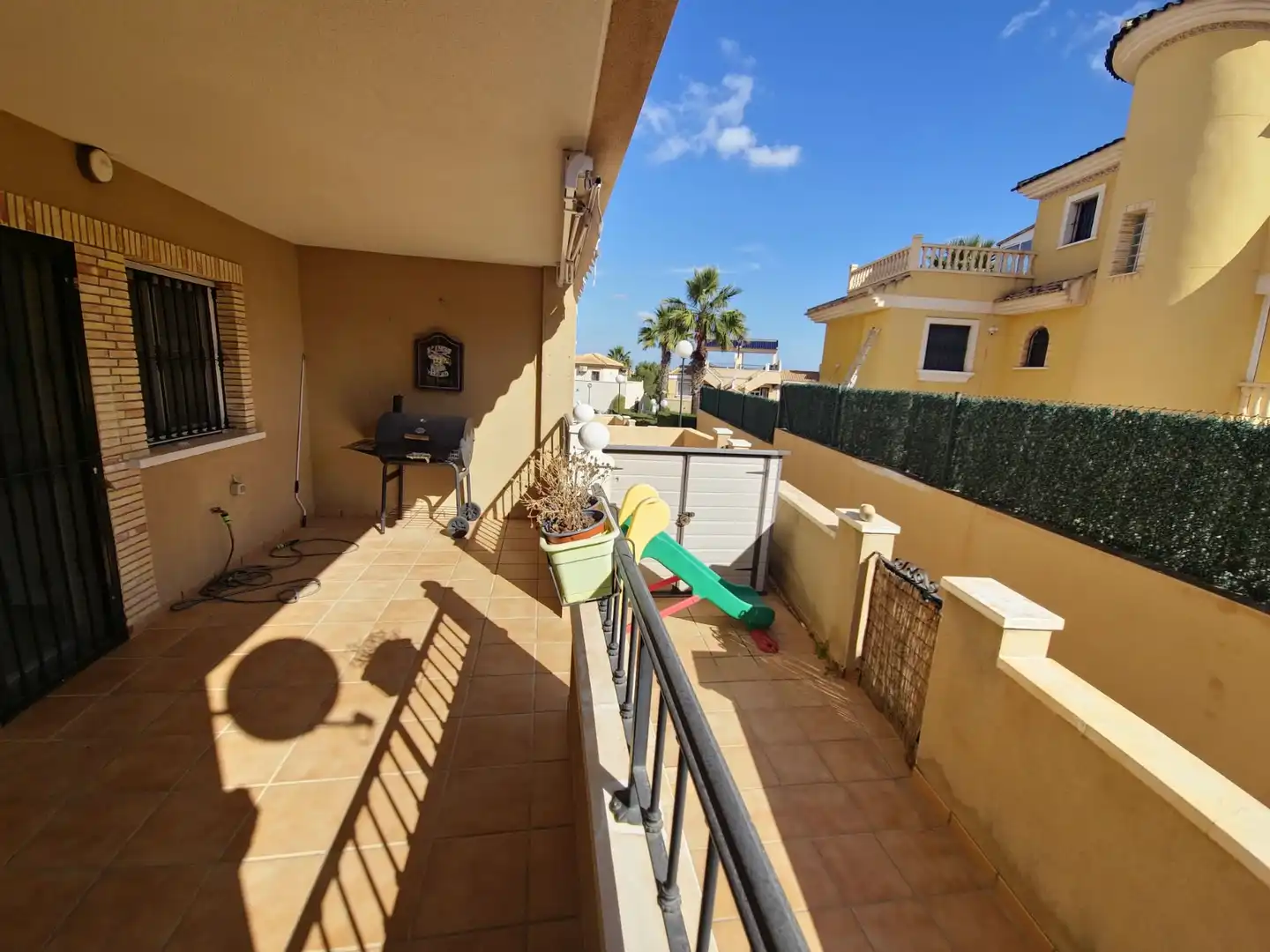 Terrasse von Erdgeschoss zur Miete in Orihuela mit Privatgarten, Schwimmbad und Möbliert