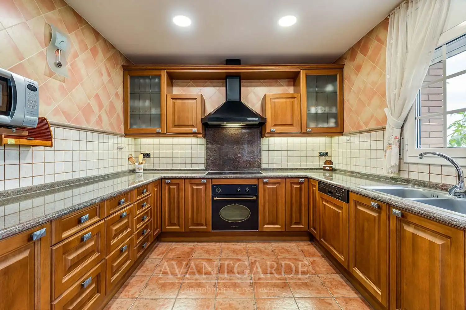 Cuina de Casa o xalet en venda en Pallejà amb Aire condicionat, Calefacció i Jardí privat