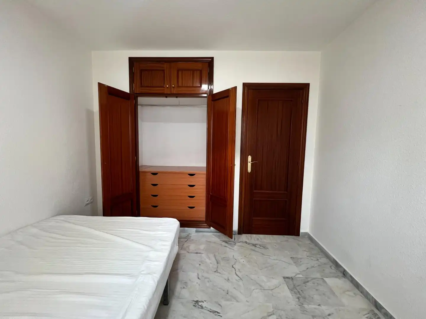 Bedroom of Flat for rent in Granada  with Heating, Terrace and Furnished