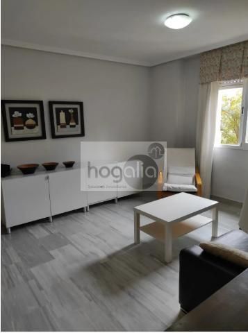 Living room of Flat to rent in  Sevilla Capital  with Air Conditioner, Swimming Pool and Furnished