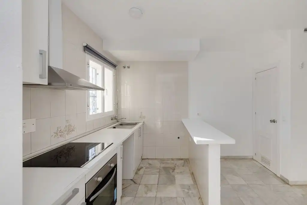Cuina de Dúplex en venda en Marbella amb Calefacció, Terrassa i Piscina comunitària
