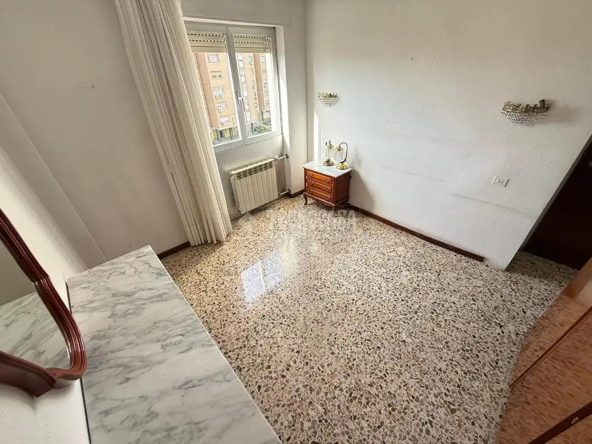 Habitación de Piso en venta en Zaragoza con Calefacción, Trastero y Balcón