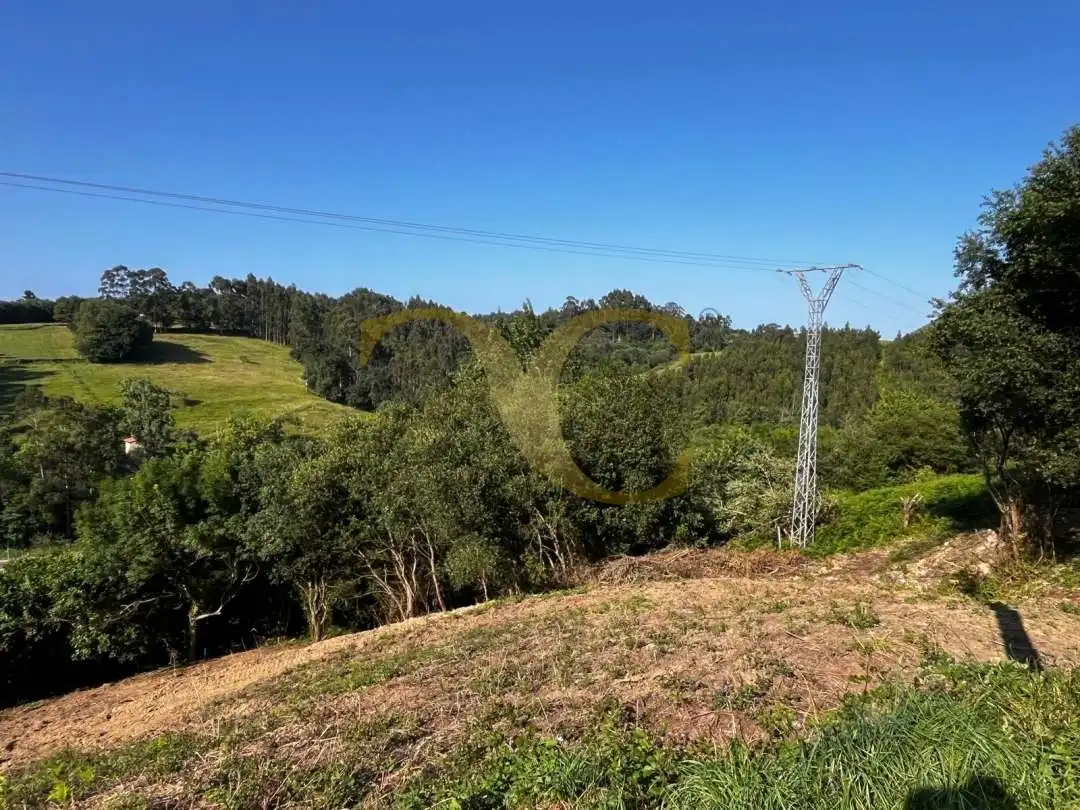 Wohnbaugrundstück zum Verkauf in Llovio