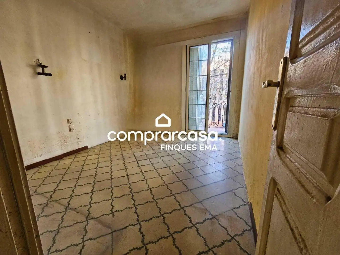 Vista exterior de Piso en venta en Barcelona con Balcón