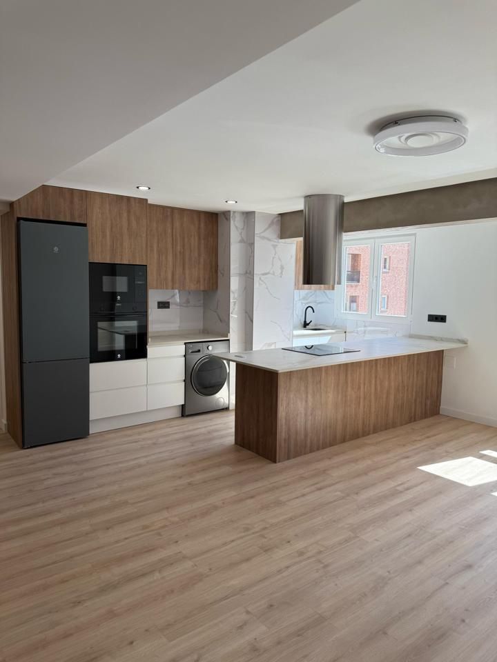 Kitchen of Flat for sale in  Zaragoza Capital  with Air Conditioner and Heating