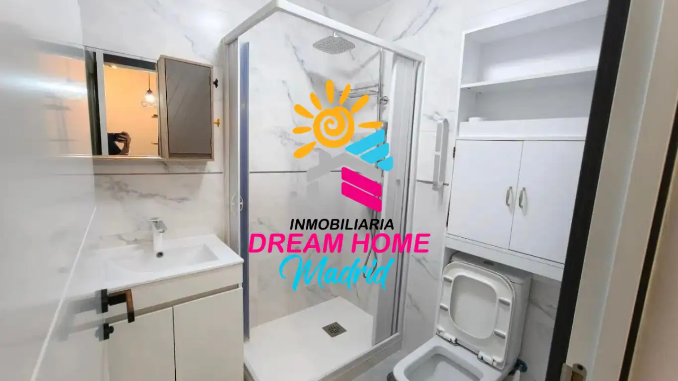 Baño de Piso en venta en Madrid con Aire acondicionado, Terraza y Amueblado