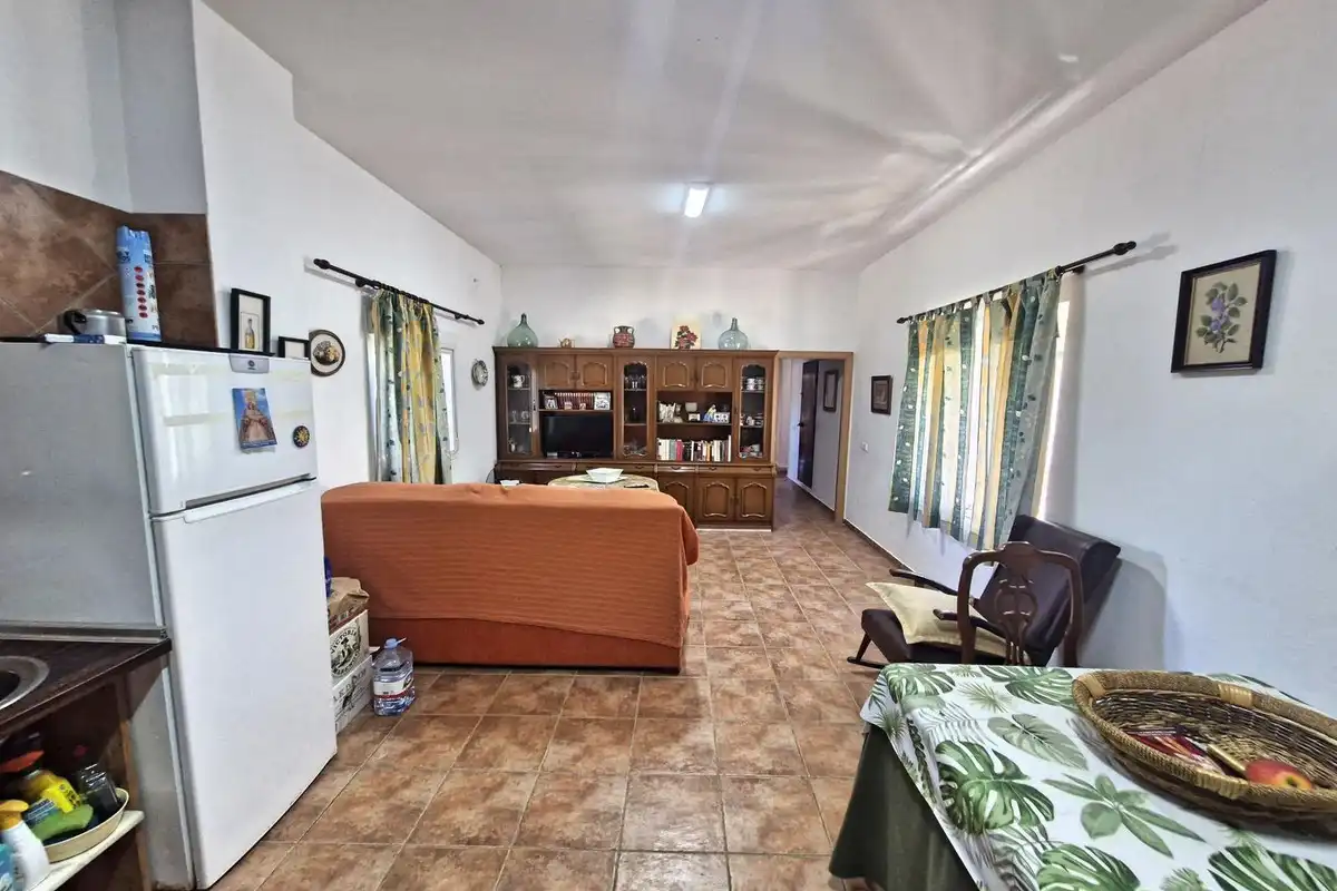 Sala d'estar de Finca rústica en venda en Málaga amb Jardí privat, Terrassa i Traster