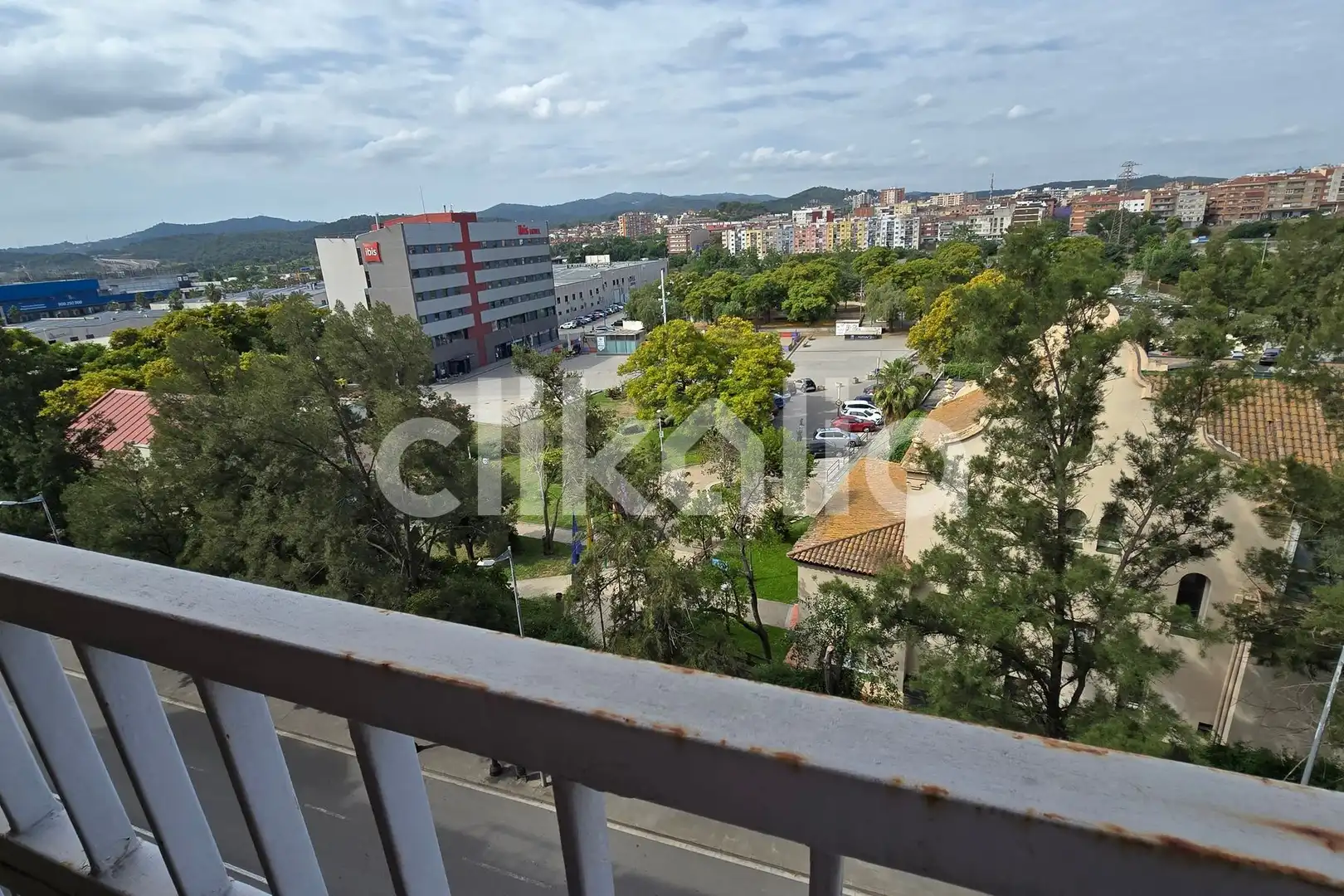 Aparcament de Pis en venda en Ripollet amb Aire condicionat i Terrassa