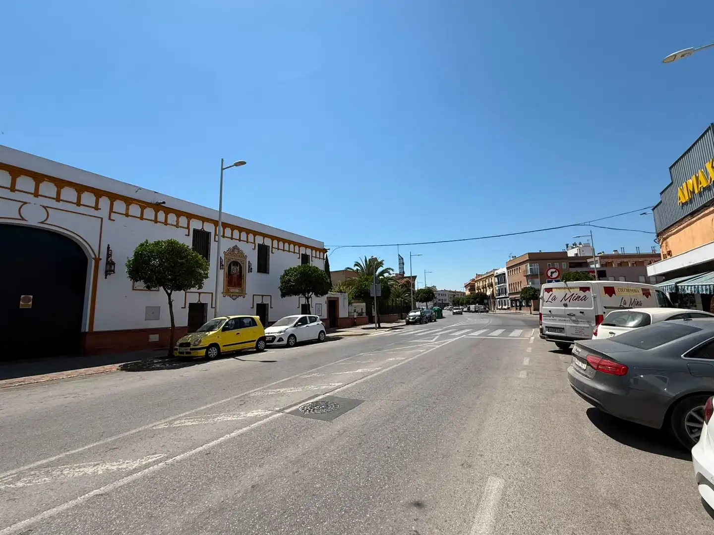 Vista exterior de Nau industrial de lloguer en Dos Hermanas amb Calefacció