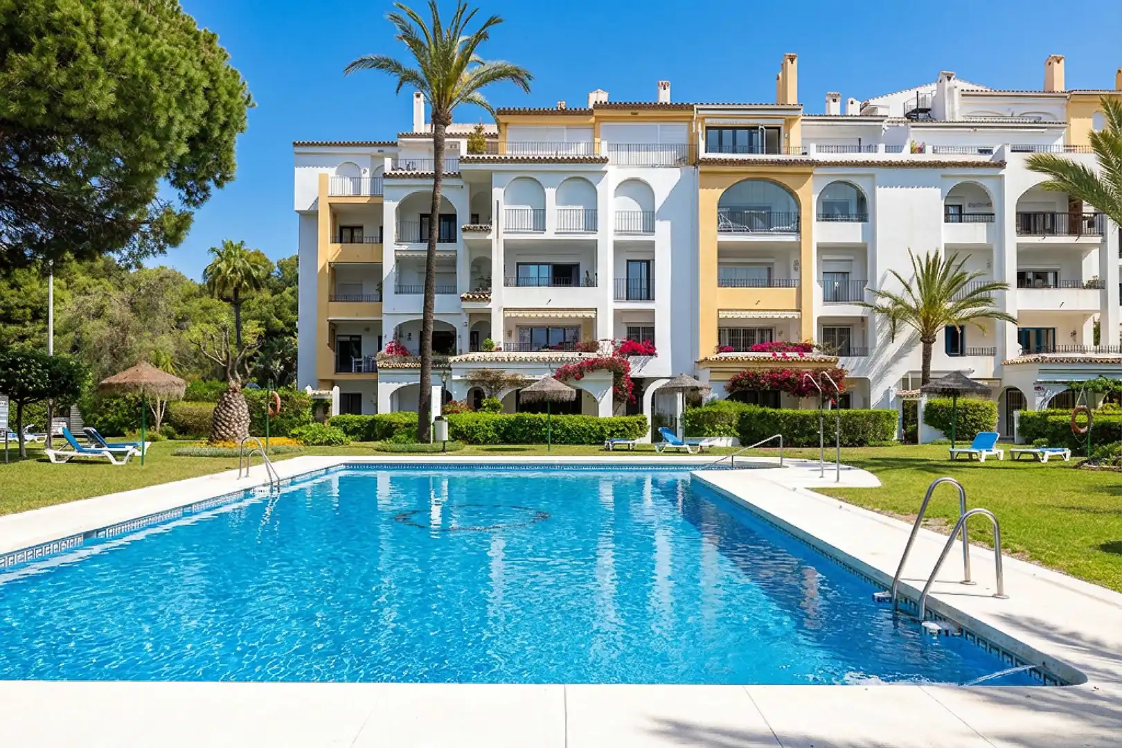 Vista exterior de Piso en venta en Marbella con Aire acondicionado, Calefacción y Terraza