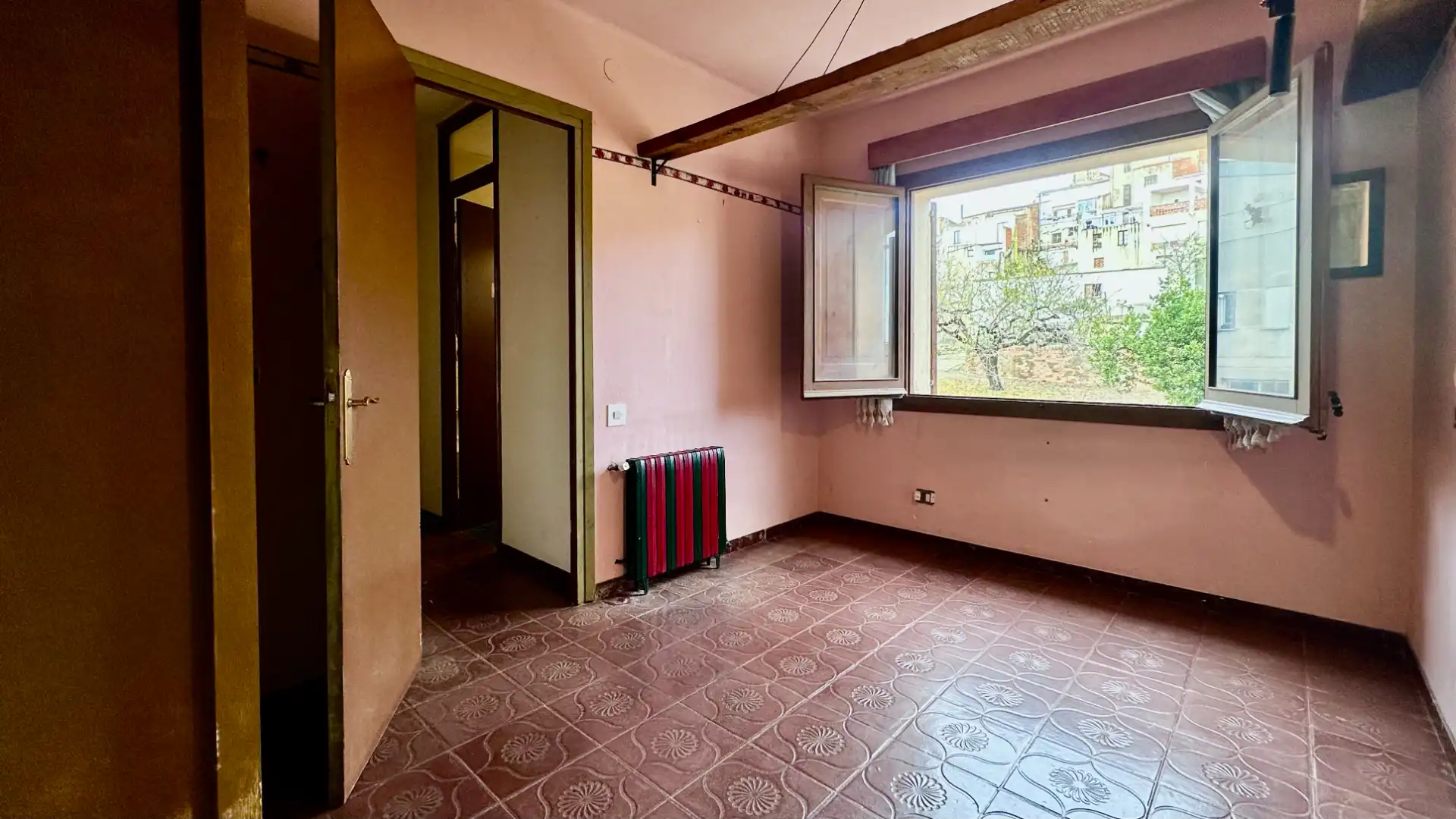 Dormitori de Finca rústica en venda en Almoster amb Jardí privat, Terrassa i Piscina