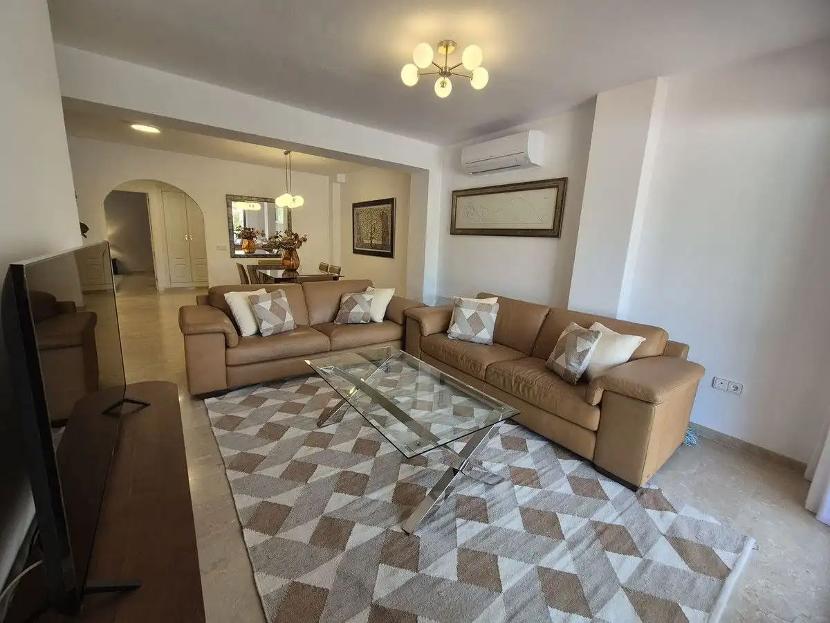 Sala d'estar de Apartament de lloguer en Marbella amb Aire condicionat, Calefacció i Terrassa