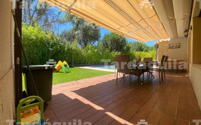 Terrassa de Casa o xalet en venda en Villamayor amb Calefacció, Jardí privat i Piscina