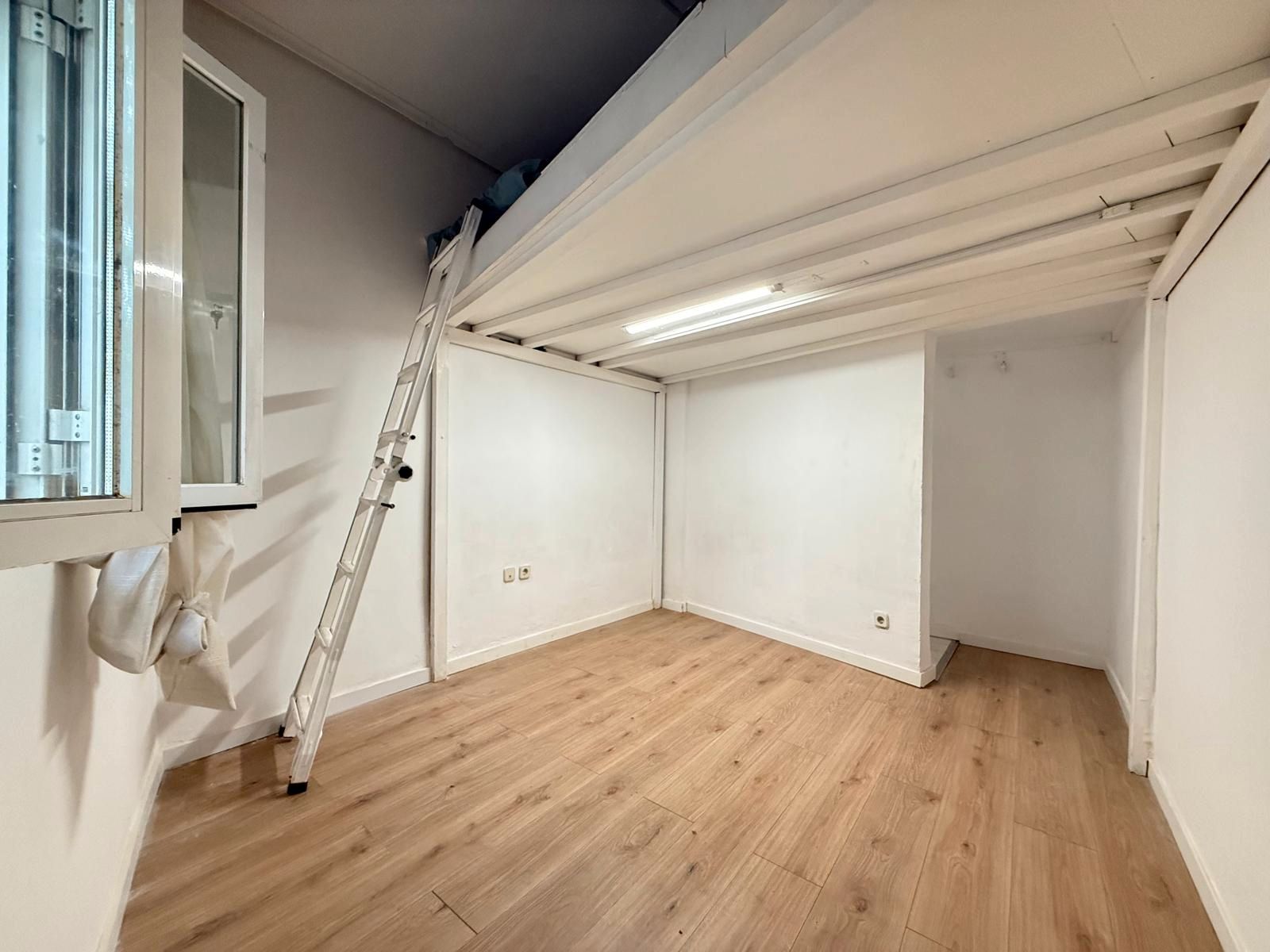 Flat for sale in  Madrid Capital  with Washing machine