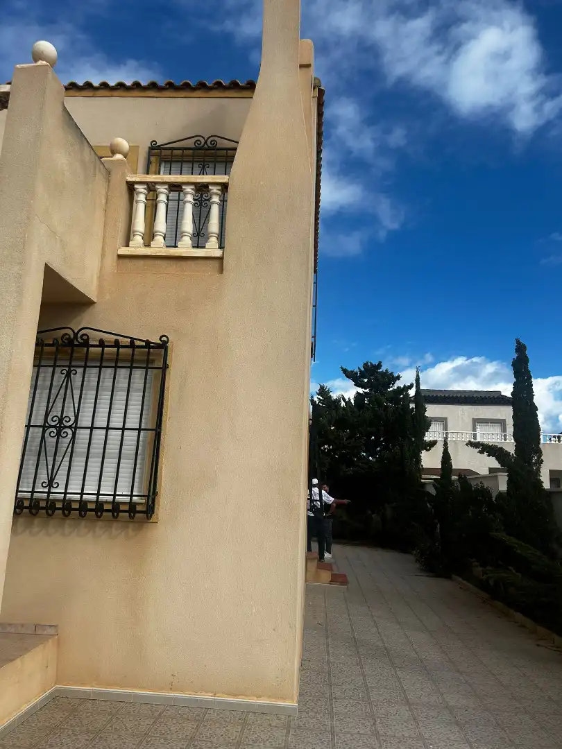 Vista exterior de Casa o chalet en venta en Torrevieja con Jardín privado, Terraza y Piscina