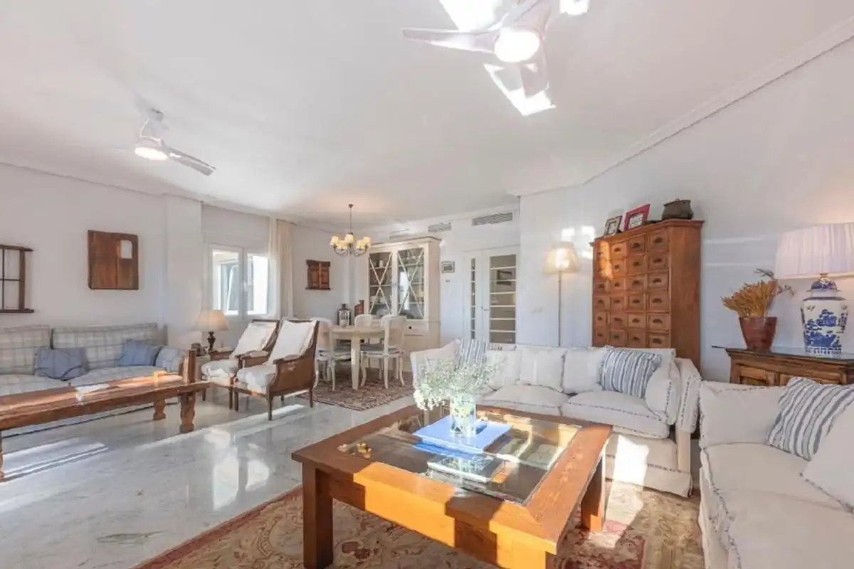 Wohnzimmer von Wohnung zum Verkauf in Marbella mit Klimaanlage, Heizung und Schwimmbad