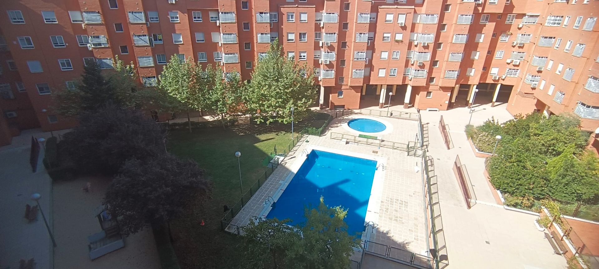 Swimming pool of Flat for sale in  Madrid Capital  with Air Conditioner, Heating and Private garden