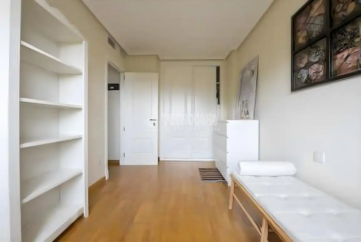 Bedroom of Flat for sale in Las Rozas de Madrid  with Air Conditioner, Heating and Storage room