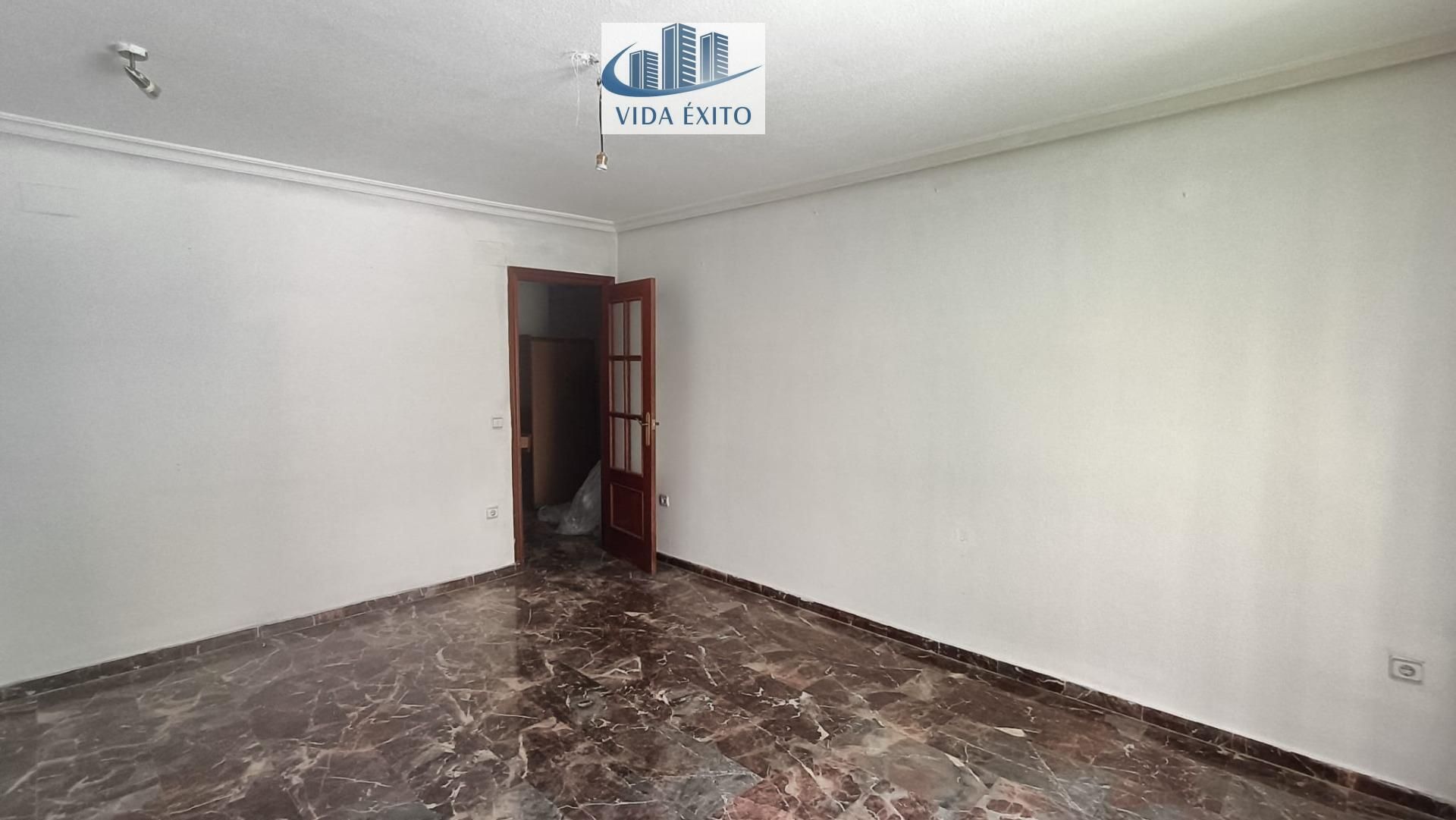Sala d'estar de Pis en venda en Linares amb Parquet, Traster i Balcó